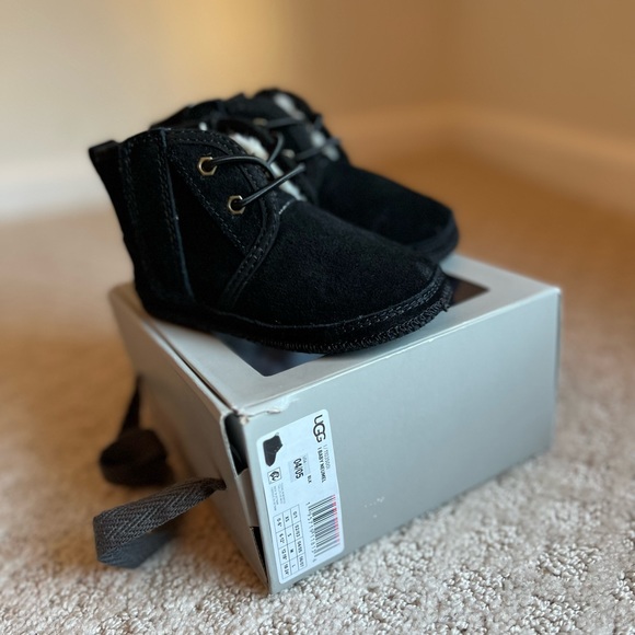 New Baby / Toddler Uggs - Picture 4 of 6